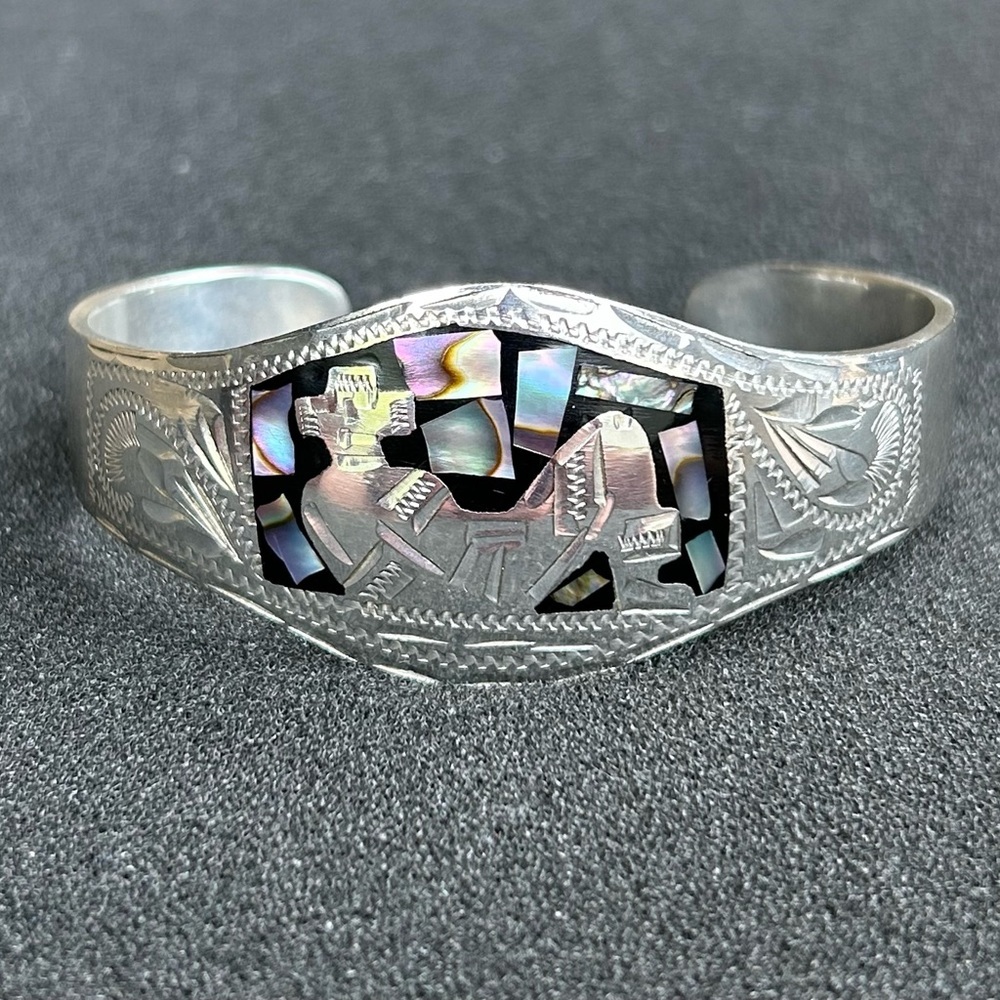 Vintage Sterling Silver Native American onyx/abolone inlay cuff bracelet.
